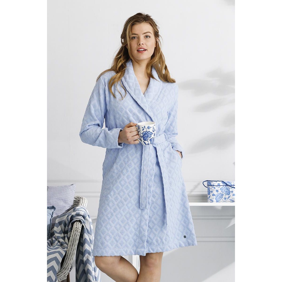 Bloeien winter morgen Blauwe dames badjas Pastunette | Gratis verzending | Gratis retour | Snel  in huis | Online de mooiste pyjama's, nachthemden, ondermode en meer
